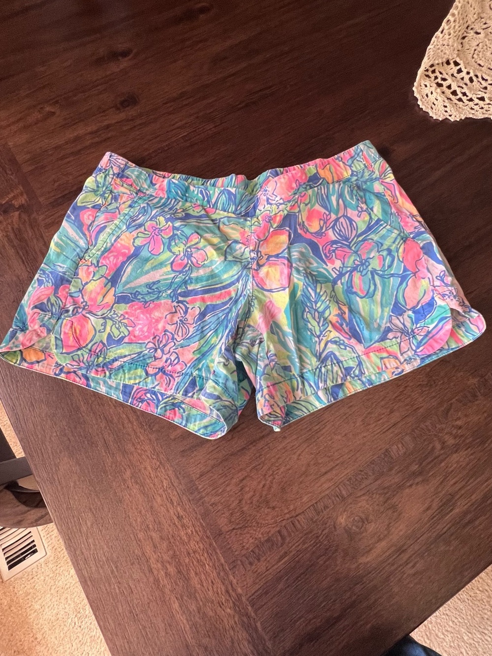 Lilly Pulitzer Women’s Tropical Print Shorts Size Small Pink Blue Green Resort